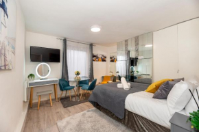 Chic Studio Apartment, Bus 18 to Euston in 30 min.